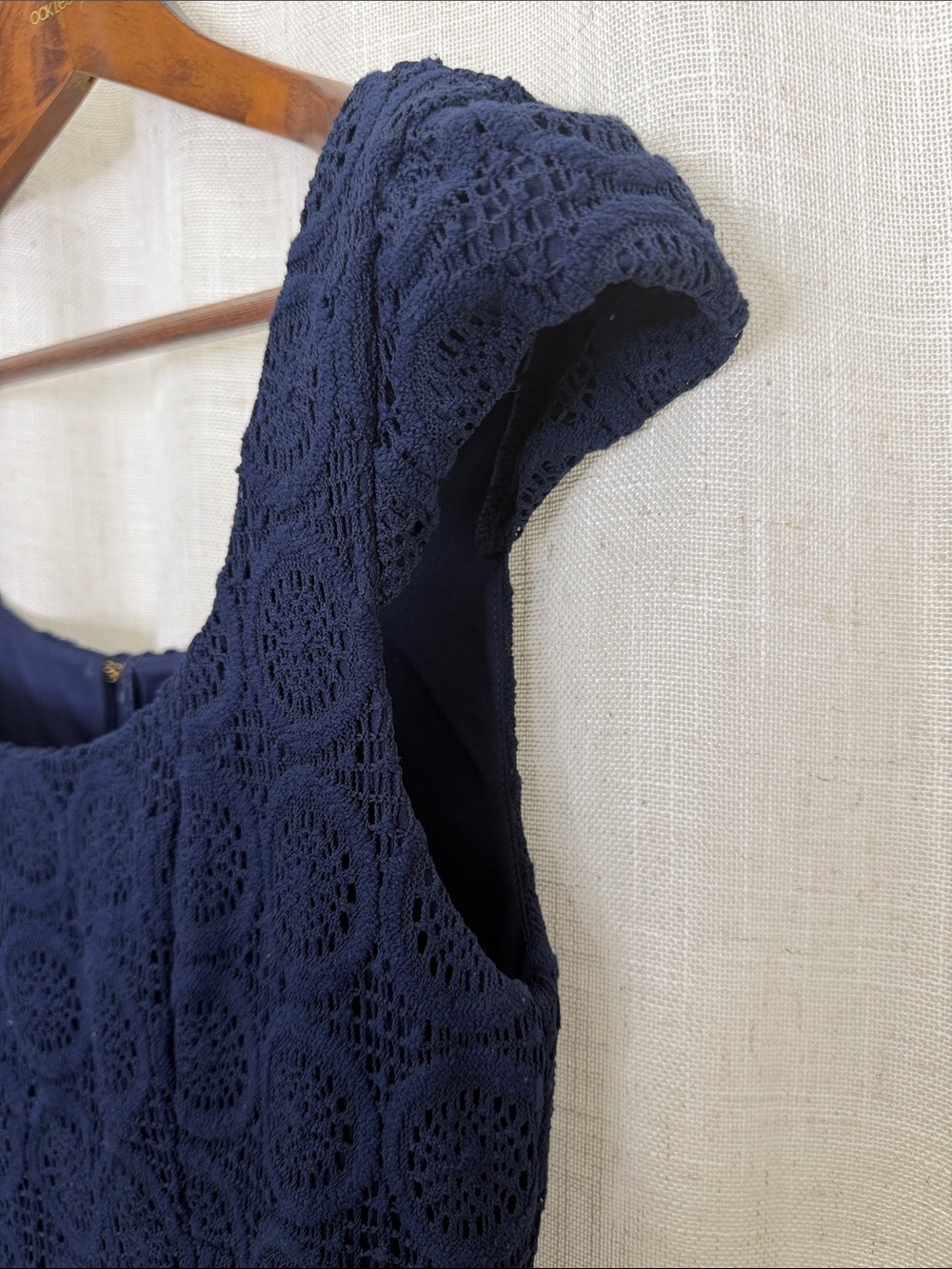 Lilly Pulitzer Navy Crochet Cap-Sleeve Sheath Dress Size 8 Excellent Condition - Picture 5 of 12